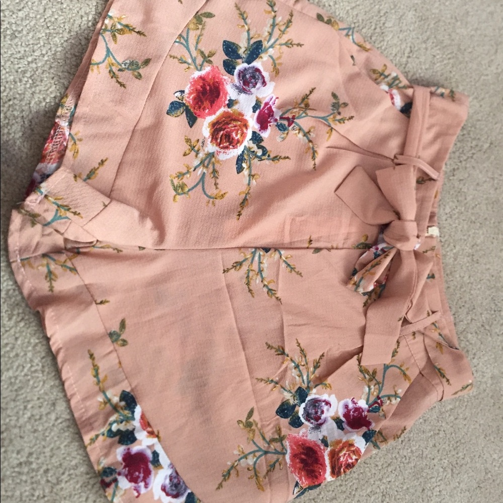 Light pink shorts with flowers 🌸